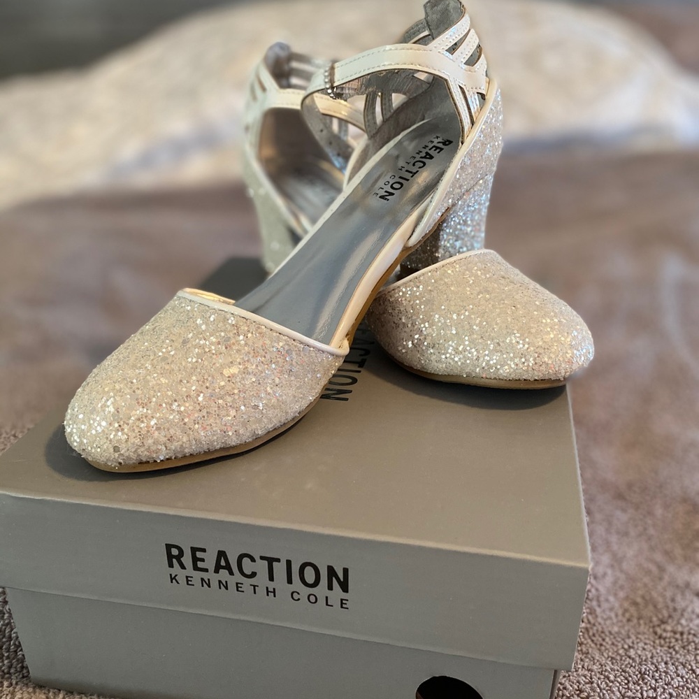 Girls Size 1 Kenneth Cole Dress Shoes